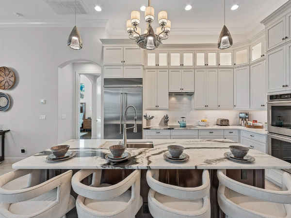 Luxurious Waterfront Retreat - 4 Bedroom Vacation Rental in Cape Coral